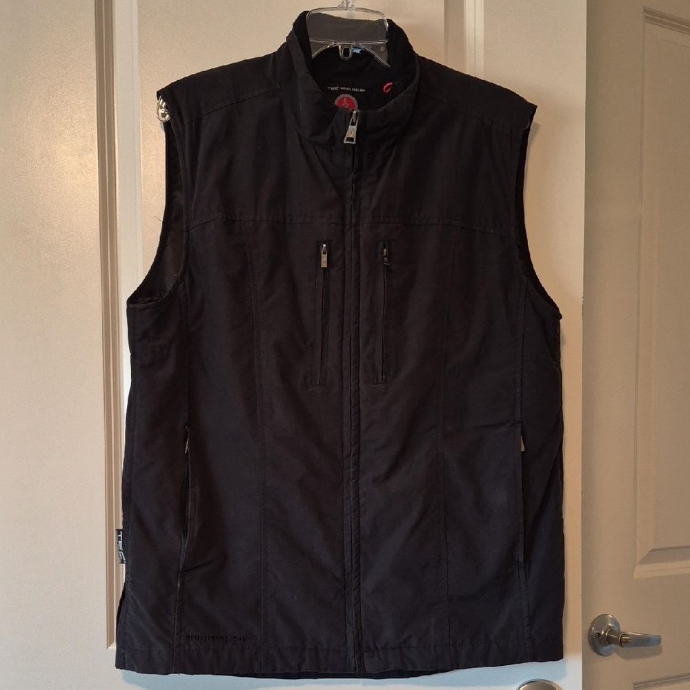 SCOTTEeVEST Black Quilted Vest with Stand-Up Collar
